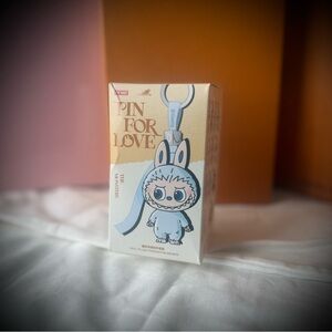 GIVVY 🦋 Labubu Pin For Love (A-M) - CONFIRMED F: Future